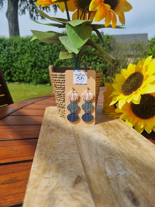 Bleu - 3 petits coquillages - Boucles d'oreilles artisanales - Collection Aqua - Acier inoxydable