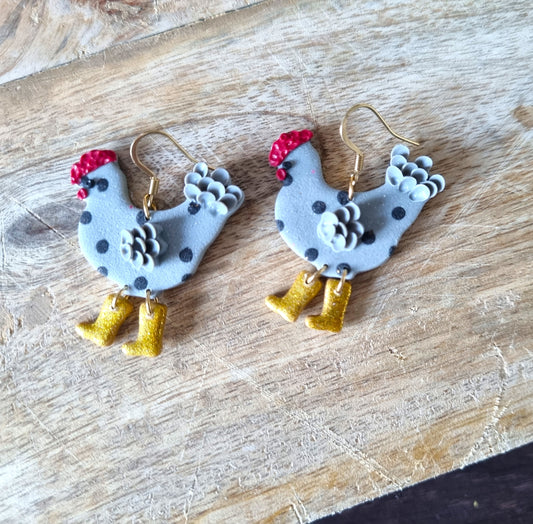 Poules grises à petits points avec bottes dorées - Boucles d'oreilles en acier inoxydable