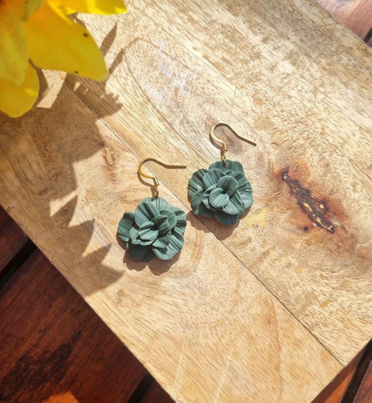 Fleurs couleur au choix sur commande - Boucles d'oreilles artisanales - Collection florale - Acier inoxydable