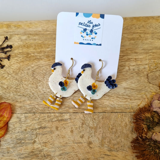 Poules blanches avec bottes rayées jaunes et blanches - Boucles d'oreilles en acier inoxydable