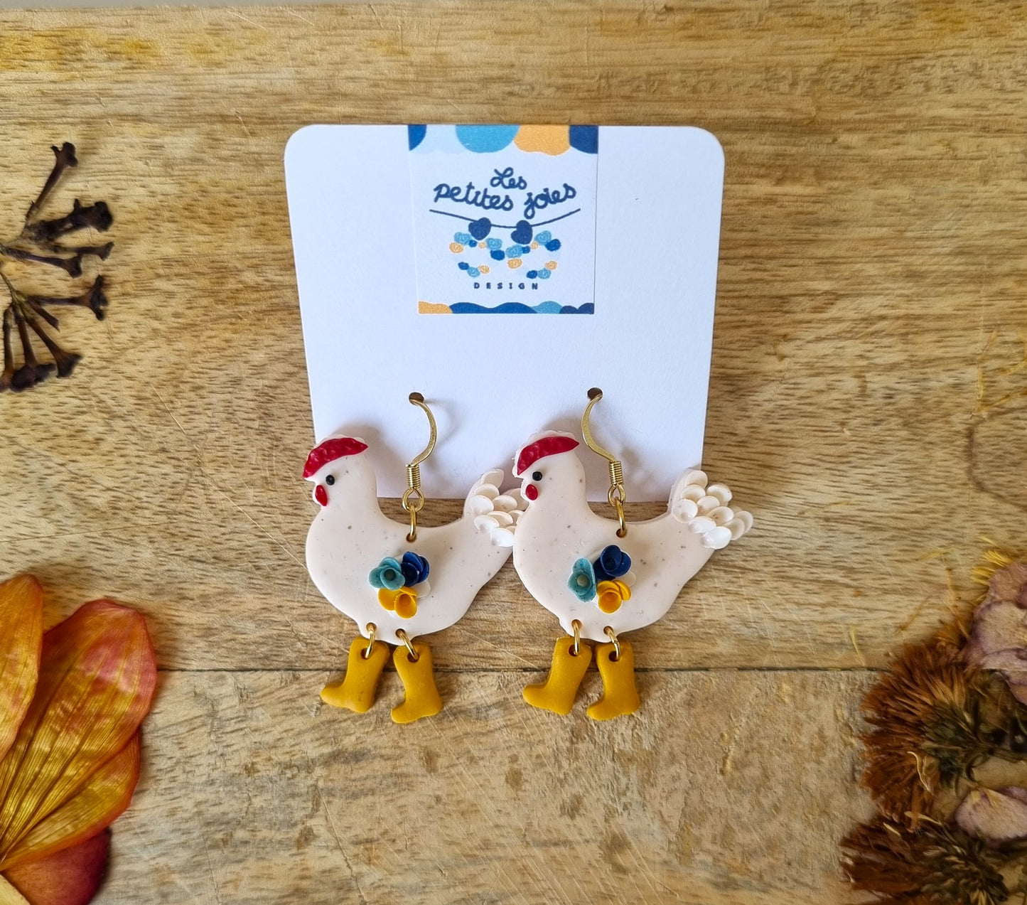 Animaux - Poules blanches avec bottes jaunes moutarde et fleurs bleues et jaunes - Boucles d'oreilles en acier inoxydable
