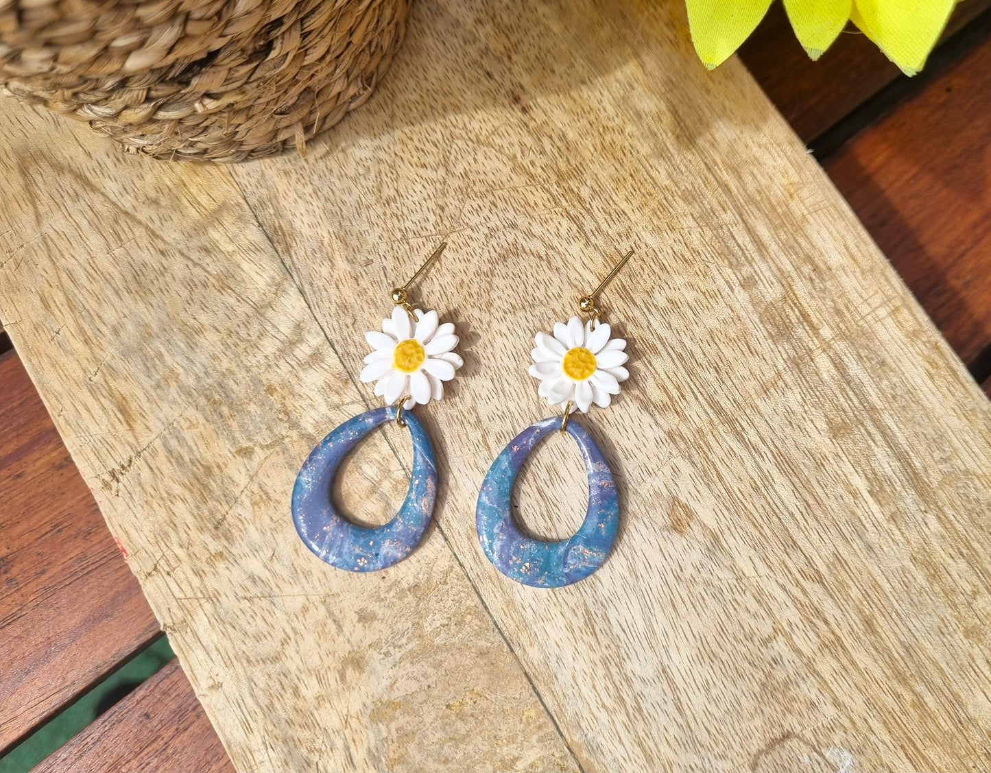 Fleurs - Boucles d'oreilles artisanales pendantes - Collection aqua et pâquerettes - Acier inoxydable