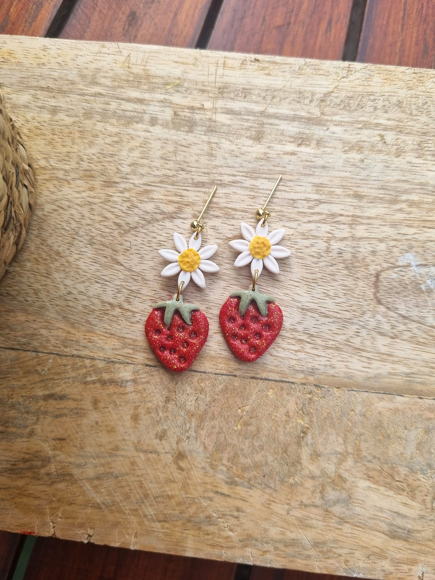 Fruits - Douceur Fraise & Marguerite - Boucles d'oreilles artisanales - Acier inoxydable