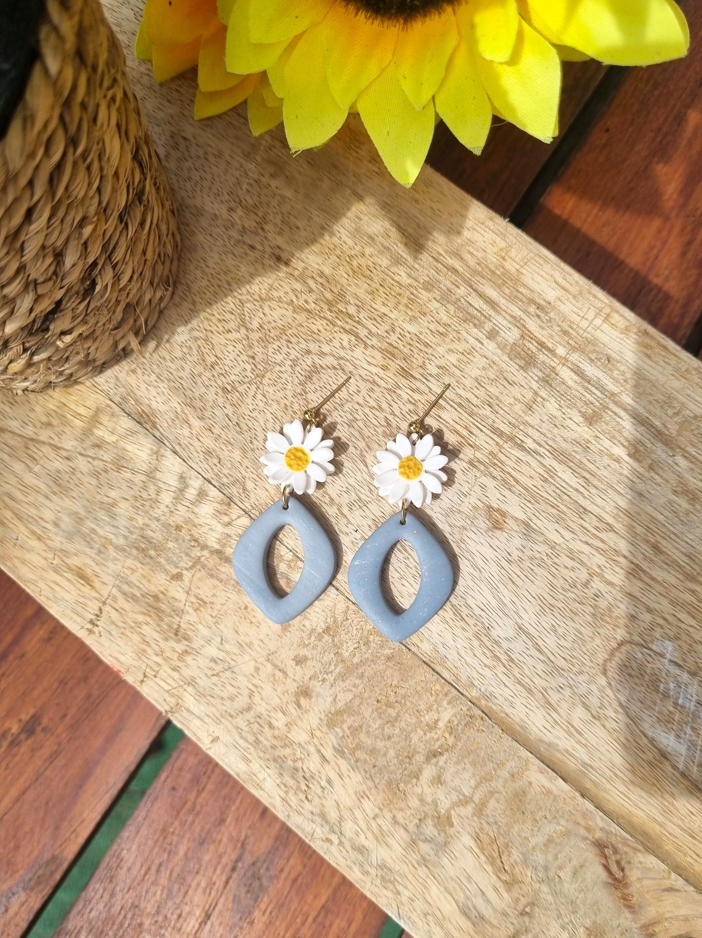 Fleurs - Boucles d'oreilles artisanales pendantes - Collection aqua et pâquerettes - Acier inoxydable