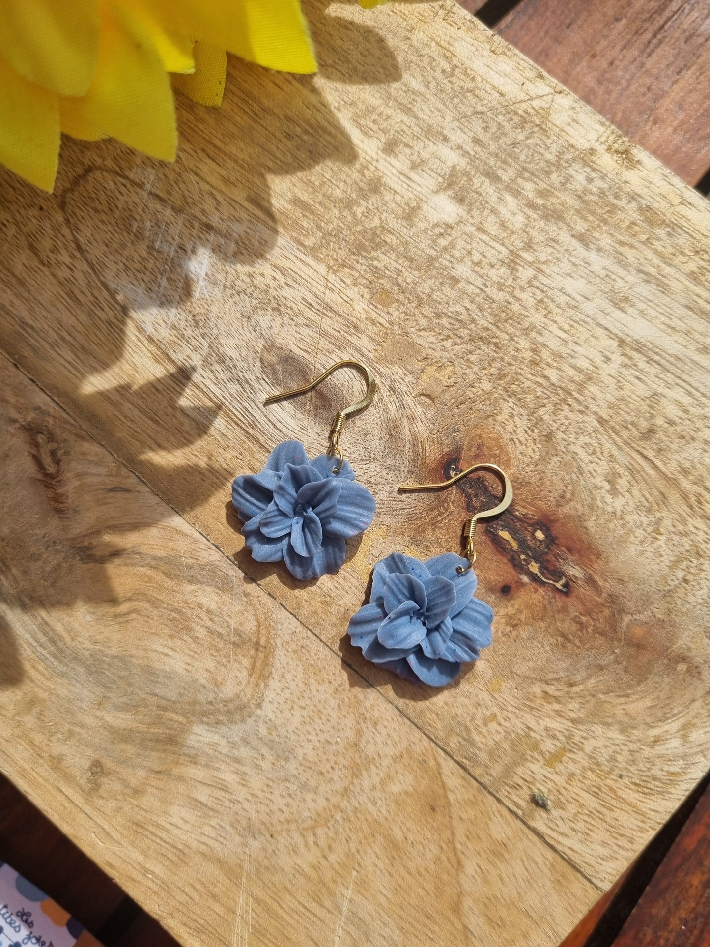 Fleurs couleur au choix sur commande - Boucles d'oreilles artisanales - Collection florale - Acier inoxydable