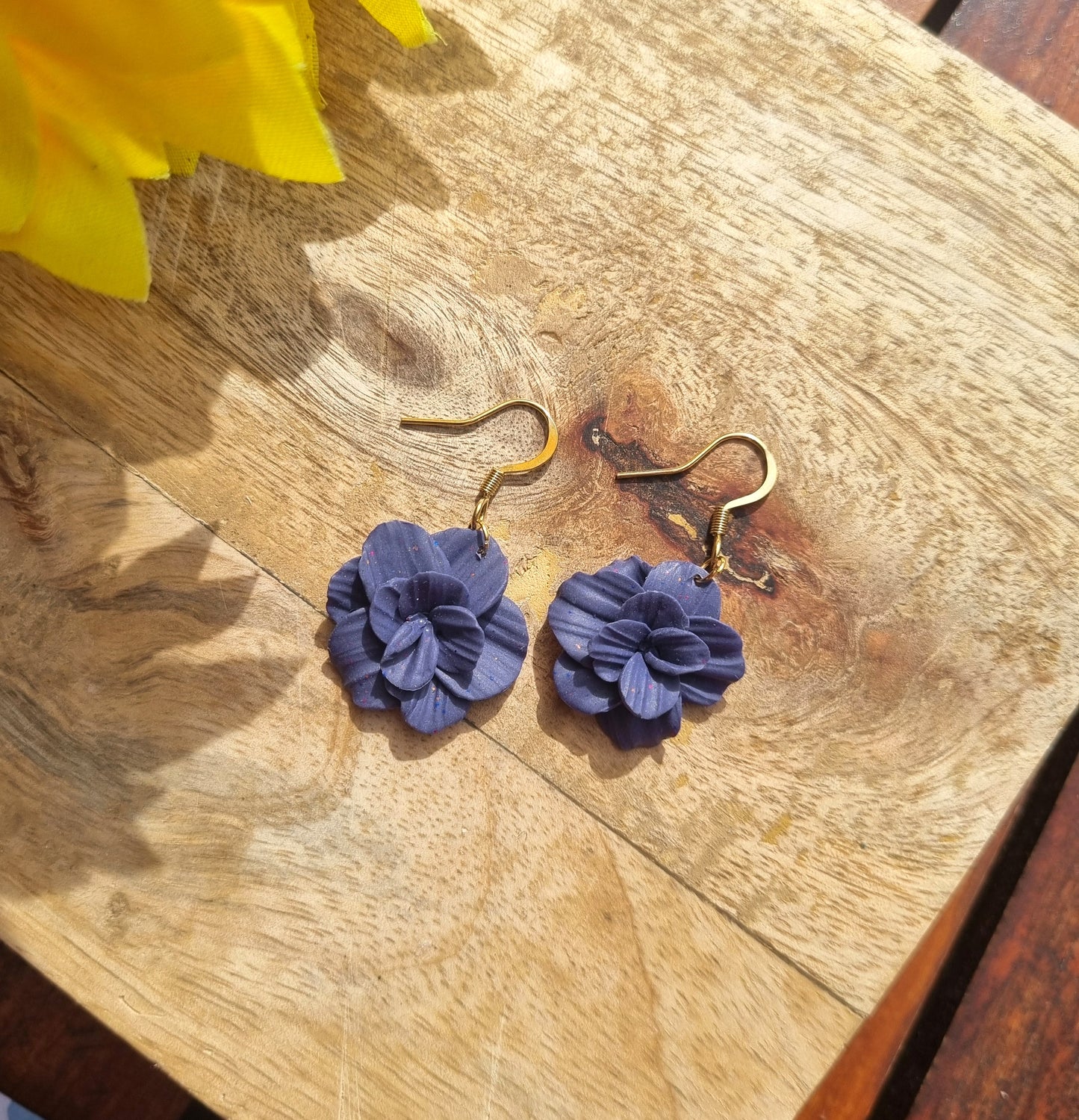 Fleurs couleur au choix sur commande - Boucles d'oreilles artisanales - Collection florale - Acier inoxydable